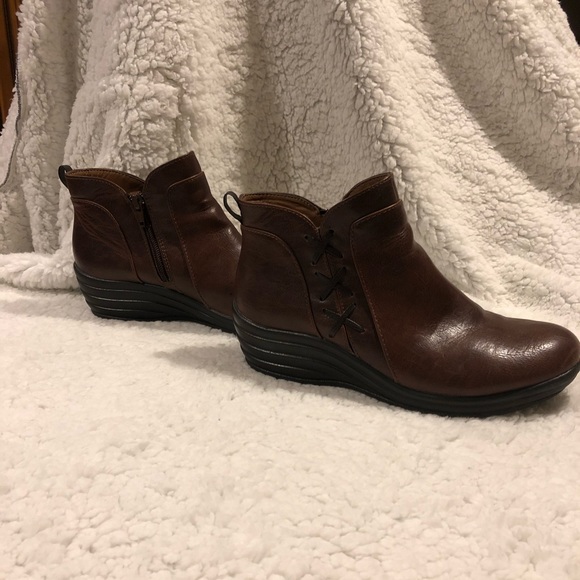 Croft & Barrow Ortholite Women’s Brown Ankle Boots - Picture 2 of 6